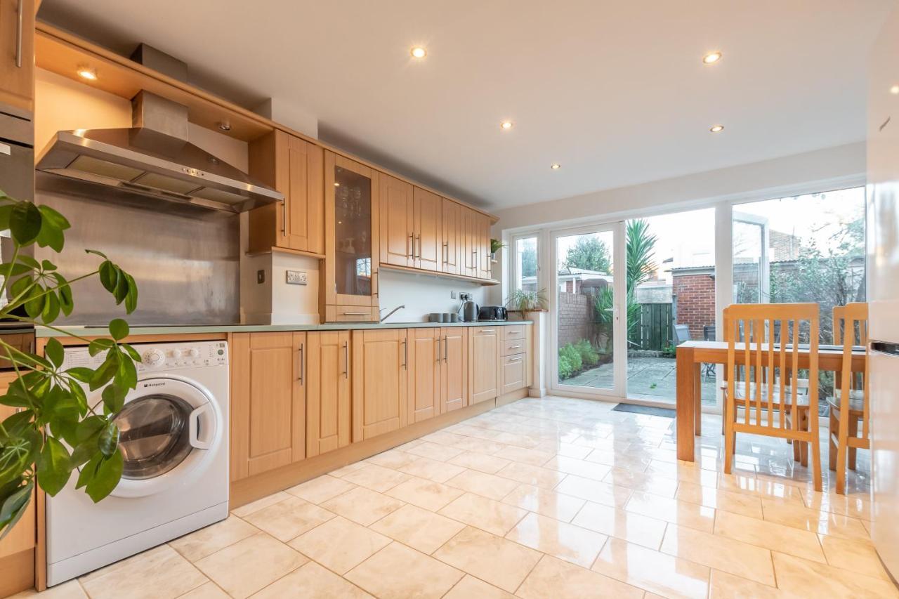 Best Price! Large Home For 4 - Smart Tv - Comfy Beds - Garden - 4 Single Beds Or 2 Doubles! Portsmouth Esterno foto